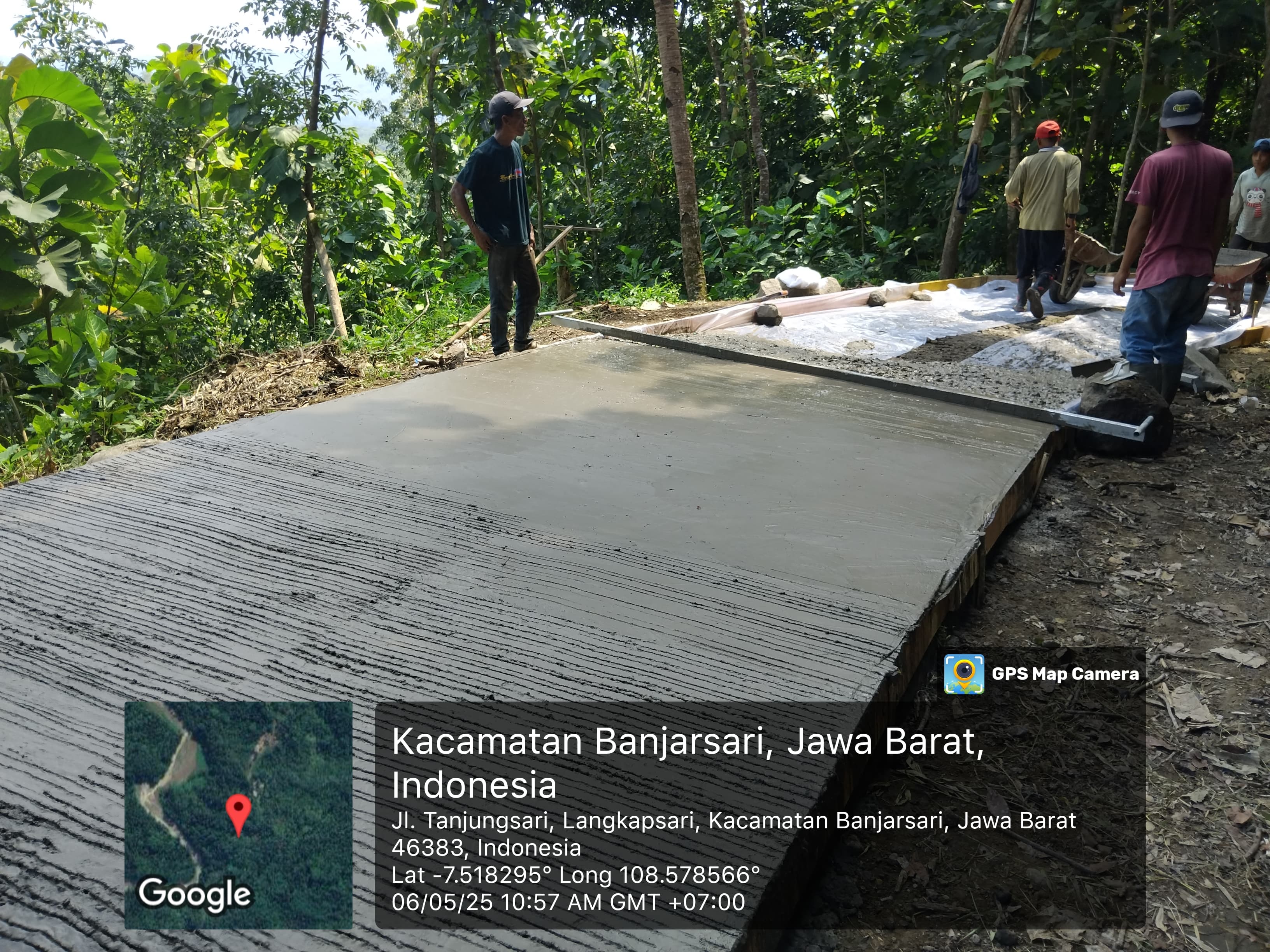 PEMBANGUNAN RABAT BETON RUAS J...